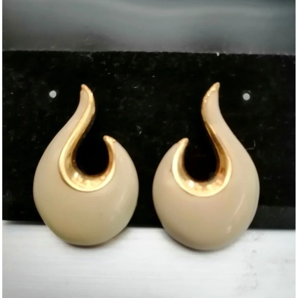 Vintage Napier Cream Enamel Gold Rim Fire Swirl Earrings Pierce